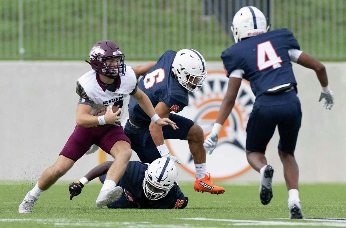 Magnolia West Ryan Ojeda (12) rushes against Fort Bend Bush Preston Davis (6) and Bryce Mcdonald (4) in the first half on September 1, 2022 at Legacy Stadium in Katy, Texas.