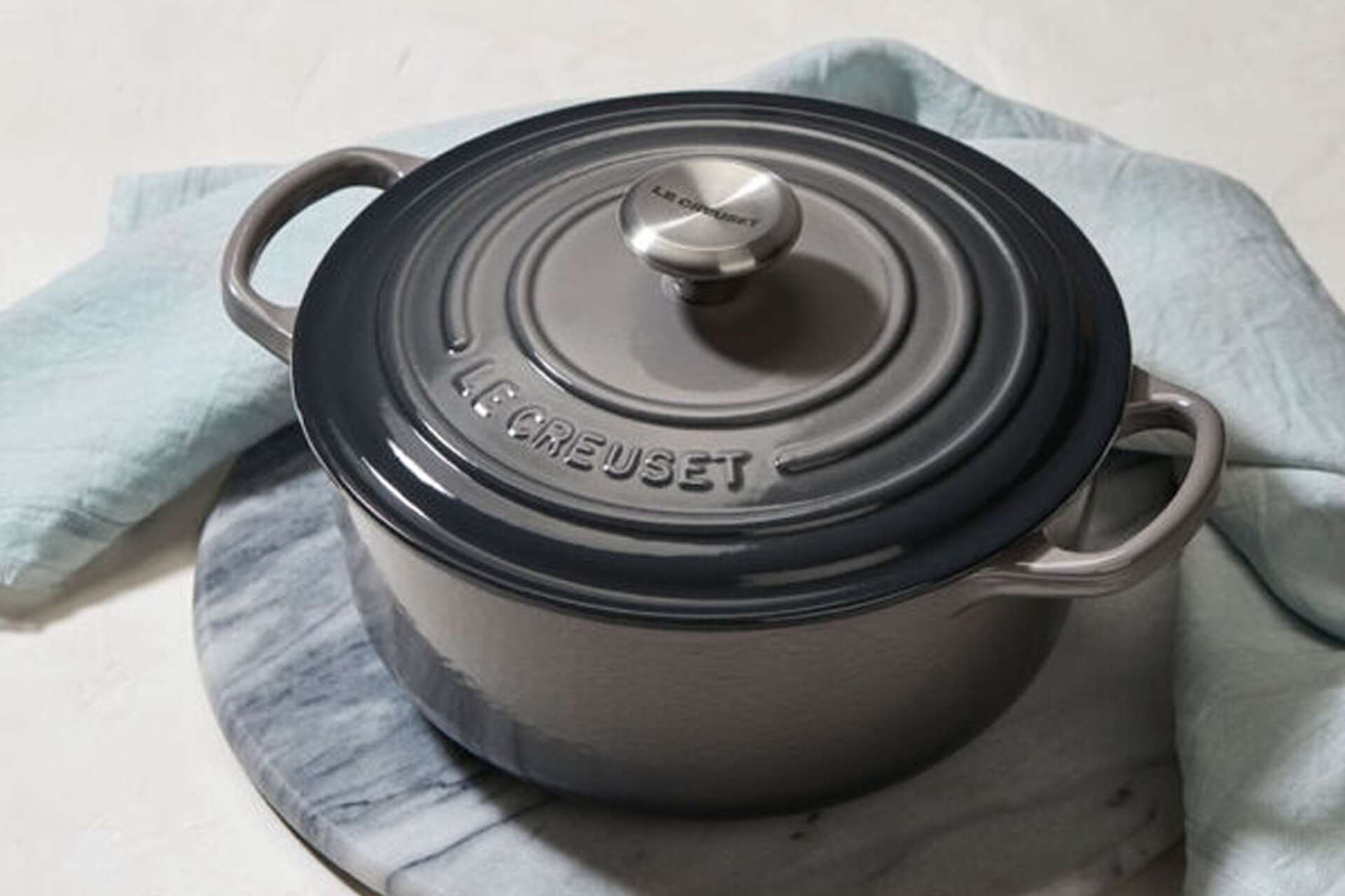 ⭐️新品未使用⭐️LE CREUSET グレー スキレット Le Creuset 4 qt. San Francisco Stoneware Rectangular Covered Baker