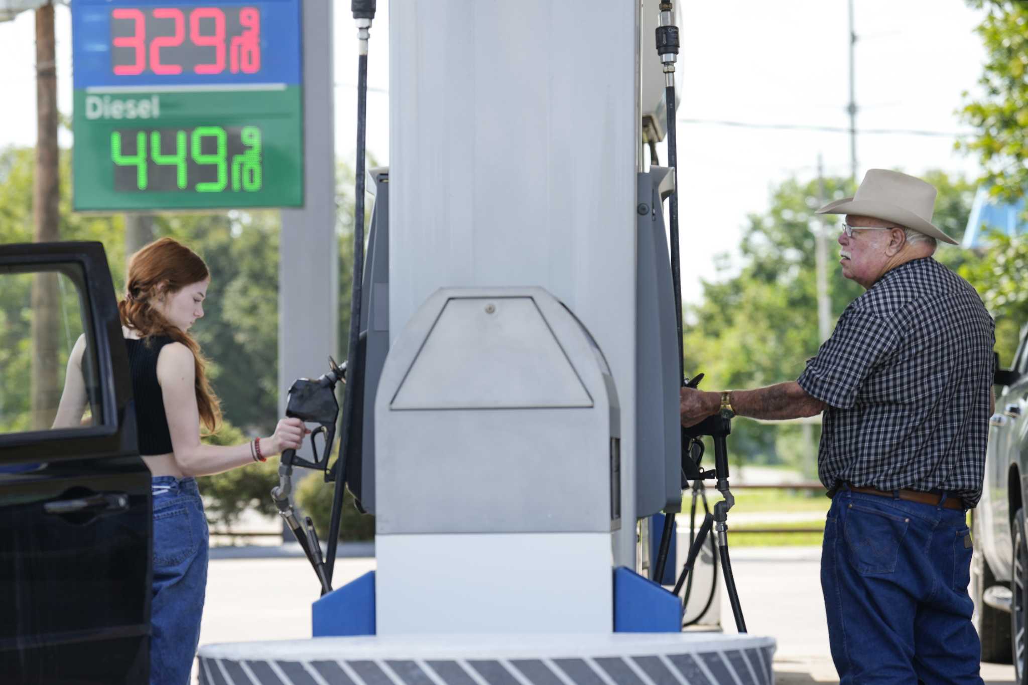 Labor Day gas prices are higher than normal, but less than predicted - Vimarsana News