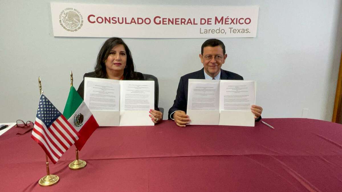 The Consulate of Mexico in Laredo, Texas and the U.S Department of Labor renewed their alliance to protect labor rights and provide resources to workers as their representatives signed a Memorandum of Agreement on August 29th, 2022.