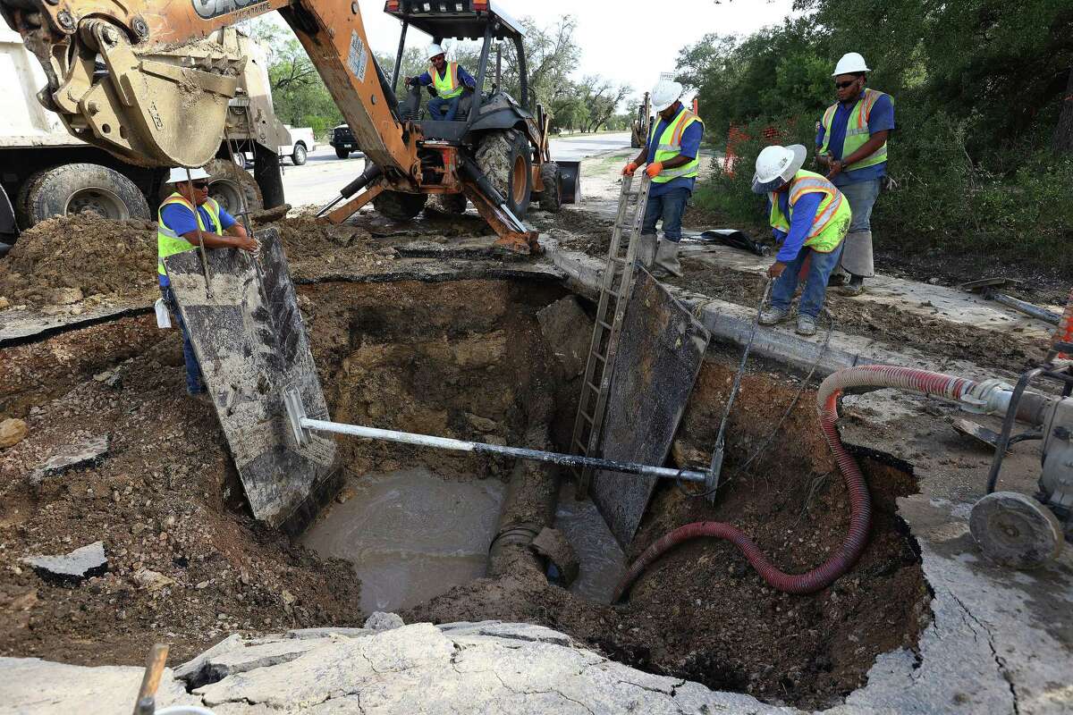 A San Antonio Water System repair crew works on a water main break near Lambda and Omicron on the far West Side on Wednesday, Aug. 31, 2022. SAWS has worked on fixing water leaks all summer, fixing about 700 in July alone.