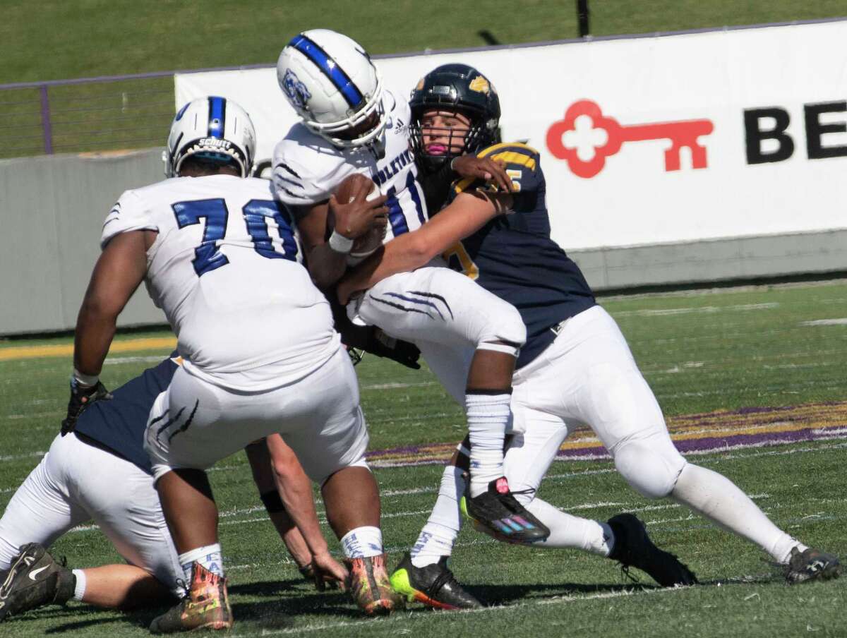 Averill Park football holds off Middletown in Week 0 thriller