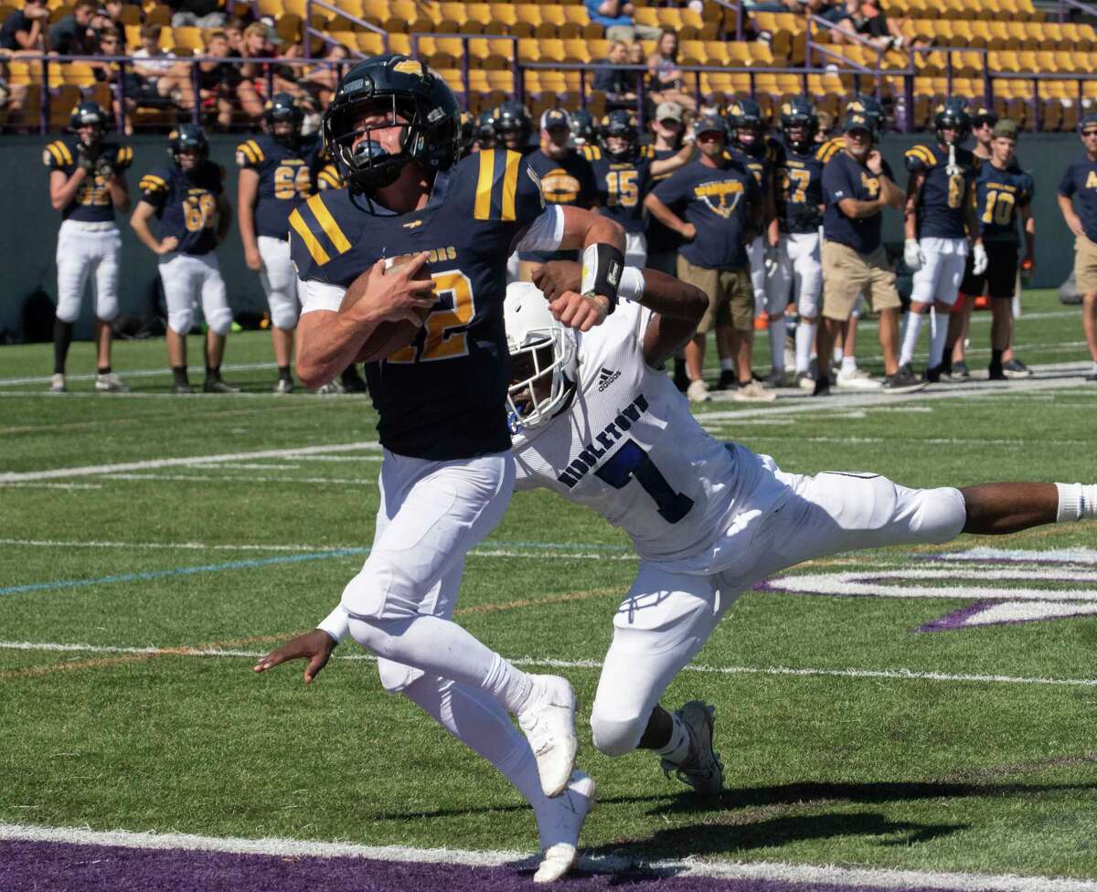 Averill Park football holds off Middletown in Week 0 thriller