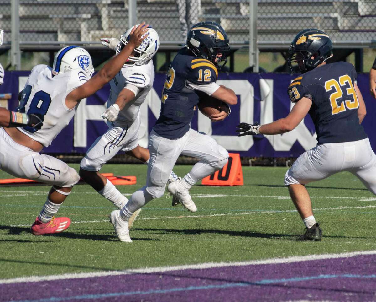 Averill Park football holds off Middletown in Week 0 thriller