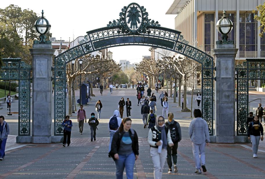 UC Berkeley to require, but not enforce, indoor masks for students who ...