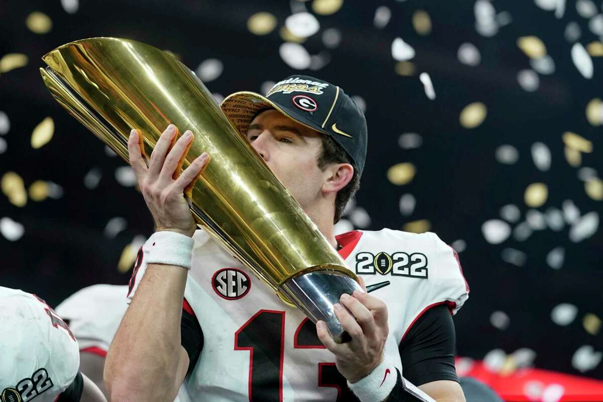 College Football Playoff schedule unveiled for 12-team field in 2024, 2025