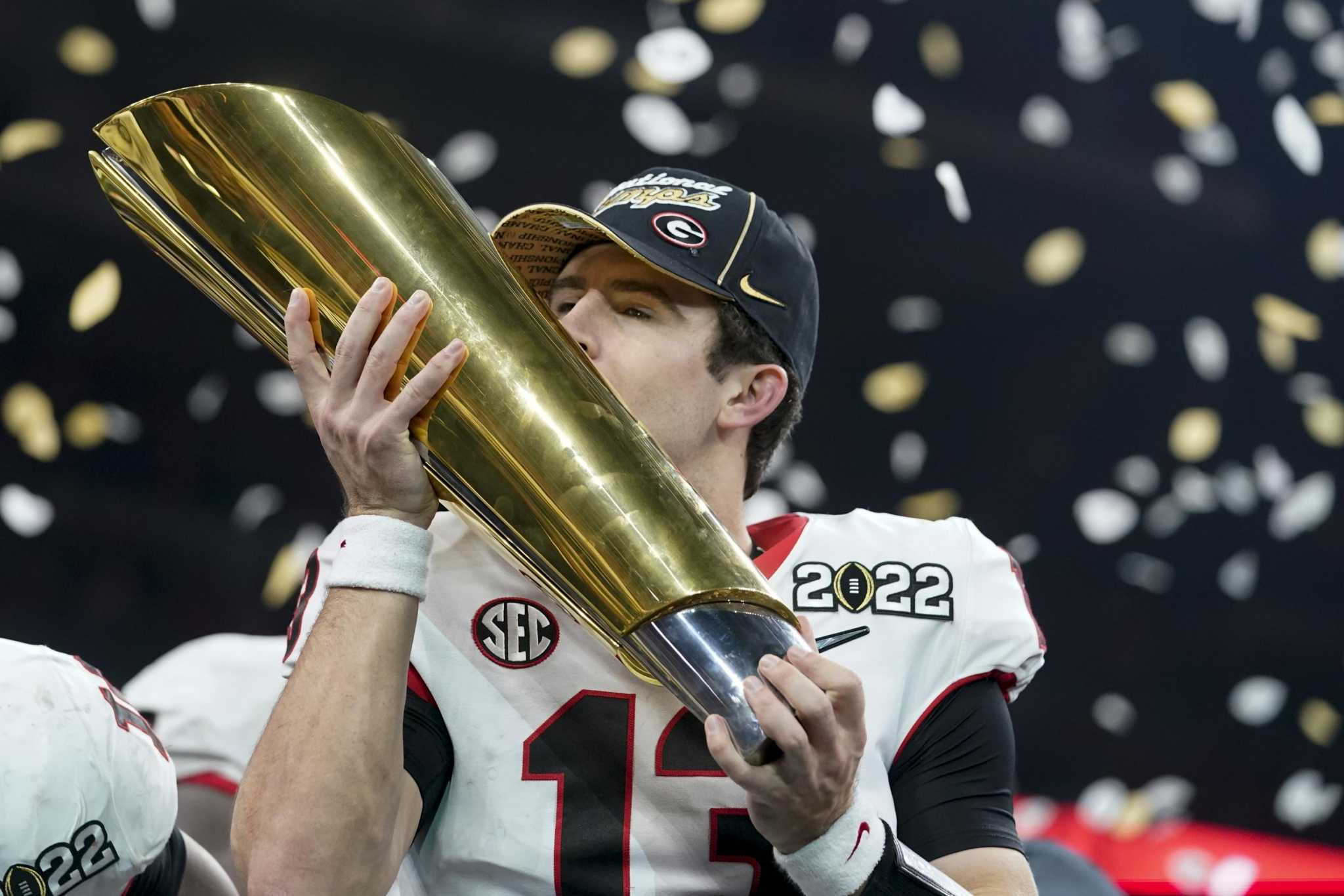 College Football Playoff schedule unveiled for 12-team field in 2024, 2025