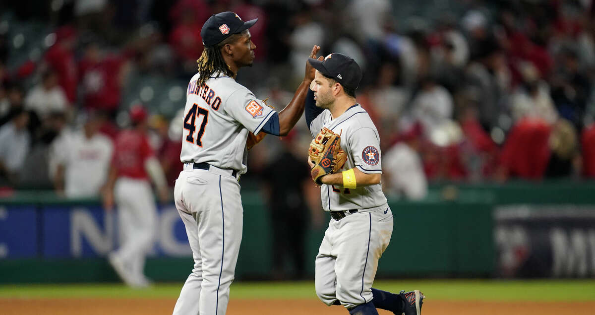 Jose Altuve exits game vs. Angels after hit by pitch