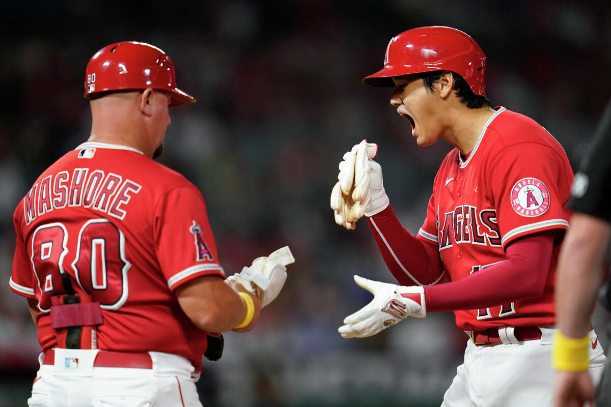 Houston Astros Hold Off Los Angeles Angels In Series Opener