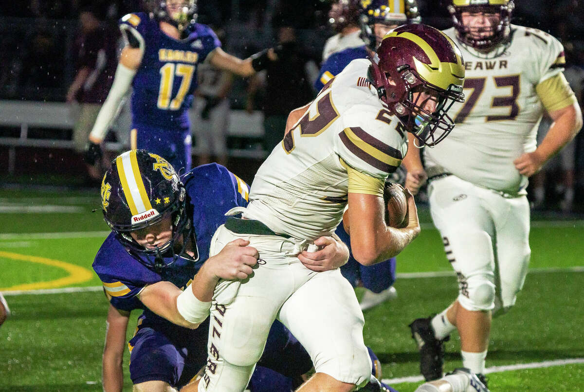 EA-WR's Seth Slayden scored a touchdown on an 11-yard run Friday in Breese, but the Oilers suffered their first loss of the season, 21-6 to the Breese Central Cougars.
