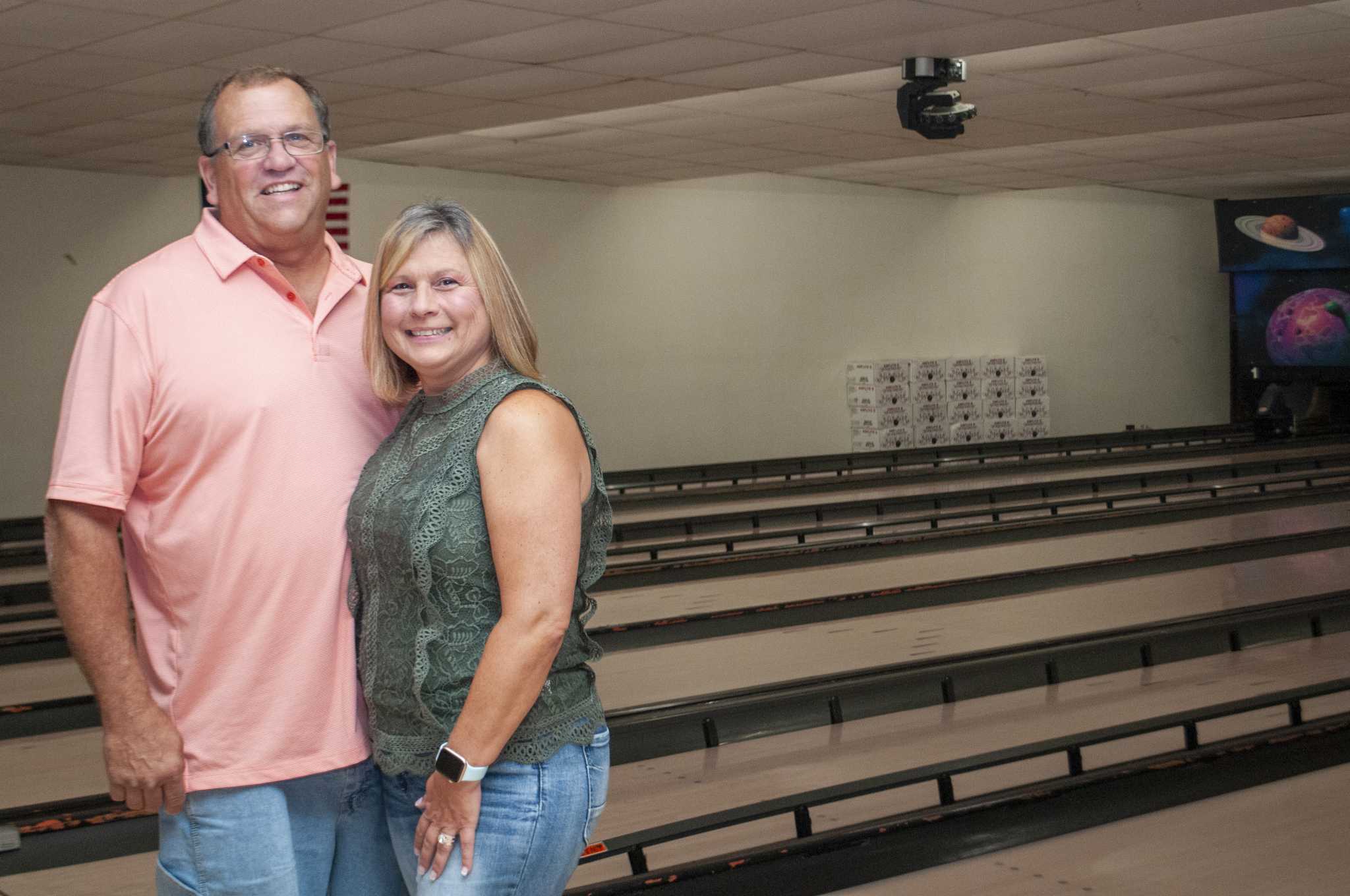 Jacksonville bowling alley owners say putting it up for sale won't silence the pins - Vimarsana News