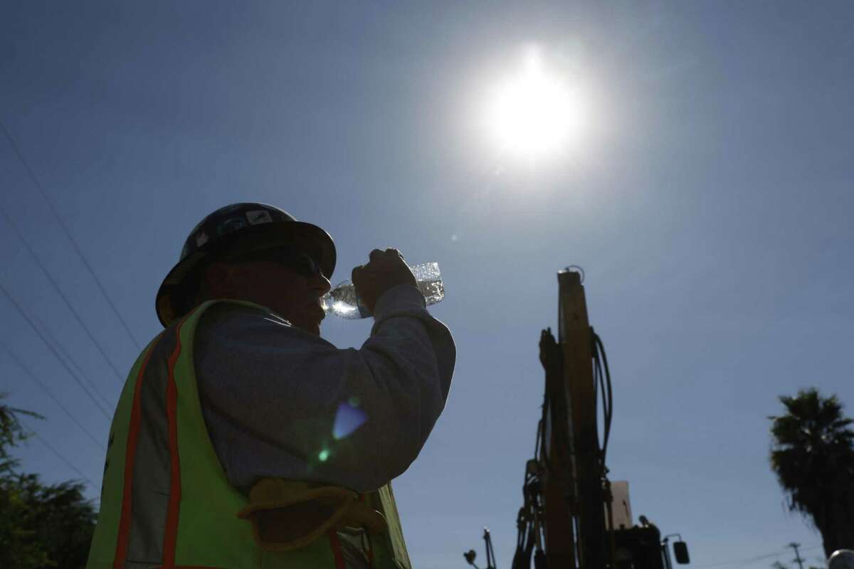 How California’s historically hot September compares to past years. Construction worker Tim Rosenfeld of Fresno drinks cold water while working in the heat along Fitzuren Road in Antioch, Calif. Thursday, September 1, 2022.