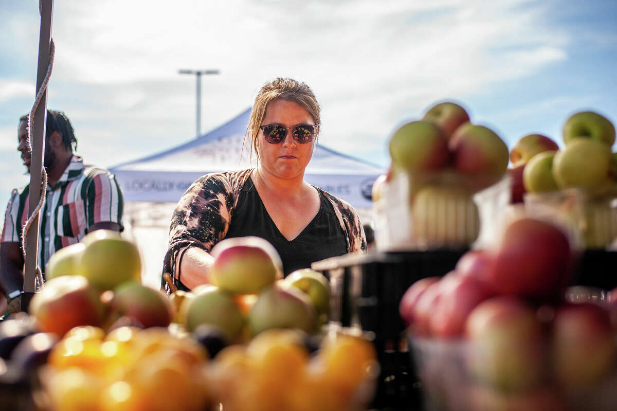 SEEN: Fresh produce aplenty at the Midland Area Farmers Market