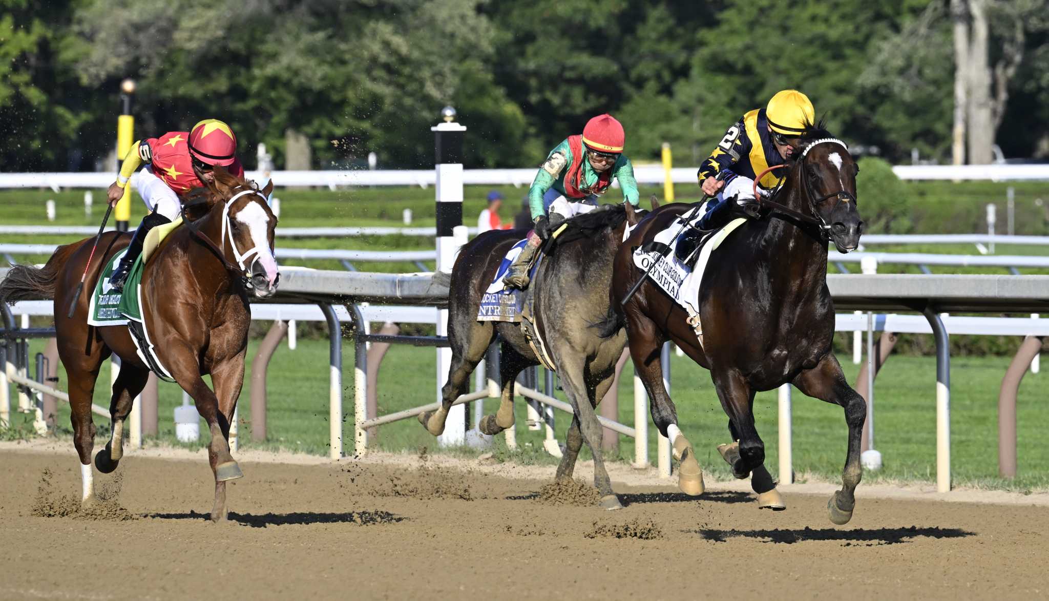 Olympiad holds off field to take Jockey Club Gold Cup