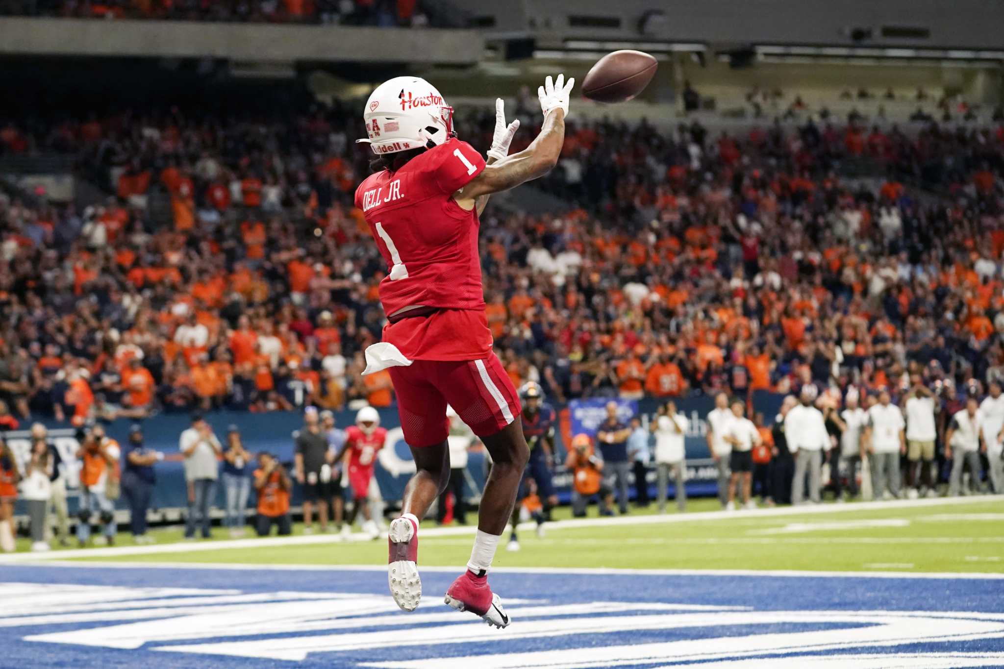 Houston Cougars reveal new Oilers-inspired uniforms for season opener  against UTSA - ABC13 Houston