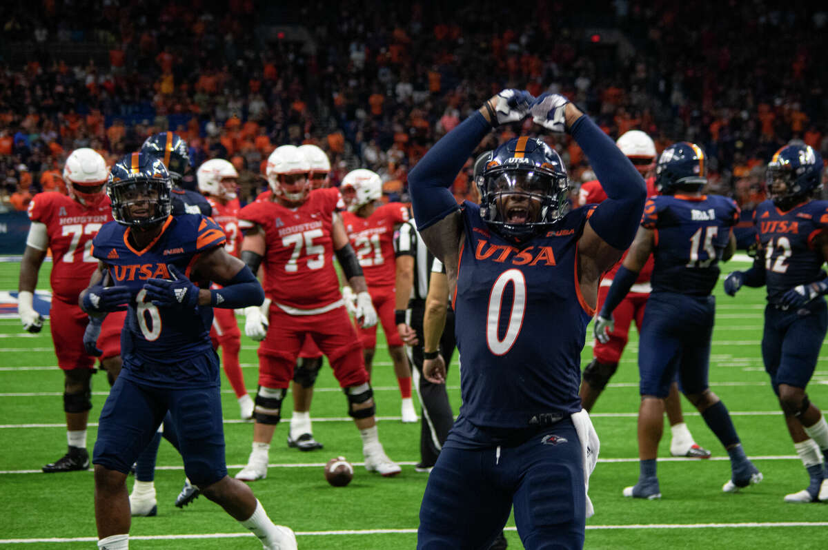 The University of Houston Cougars pulled off a win in a hard fought game against the UTSA Roadrunners in a matchup that went into overtime Saturday, September 3, 2022.