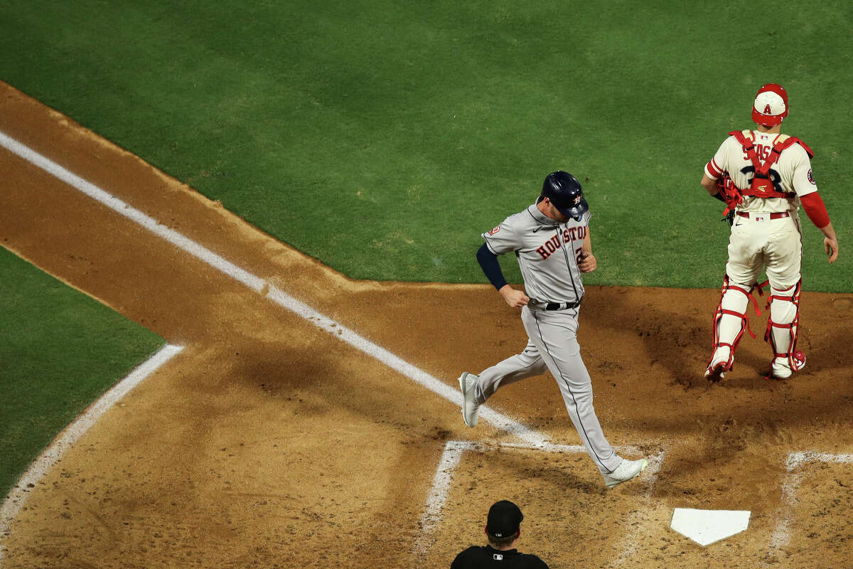ANAHEIM, CALIFORNIA - SEPTEMBER 03: Trey Mancini #26 of the Houston Astros scores in the fifth inning against the Los Angeles Angels at Angel Stadium of Anaheim on September 03, 2022 in Anaheim, California. (Photo by Meg Oliphant/Getty Images)