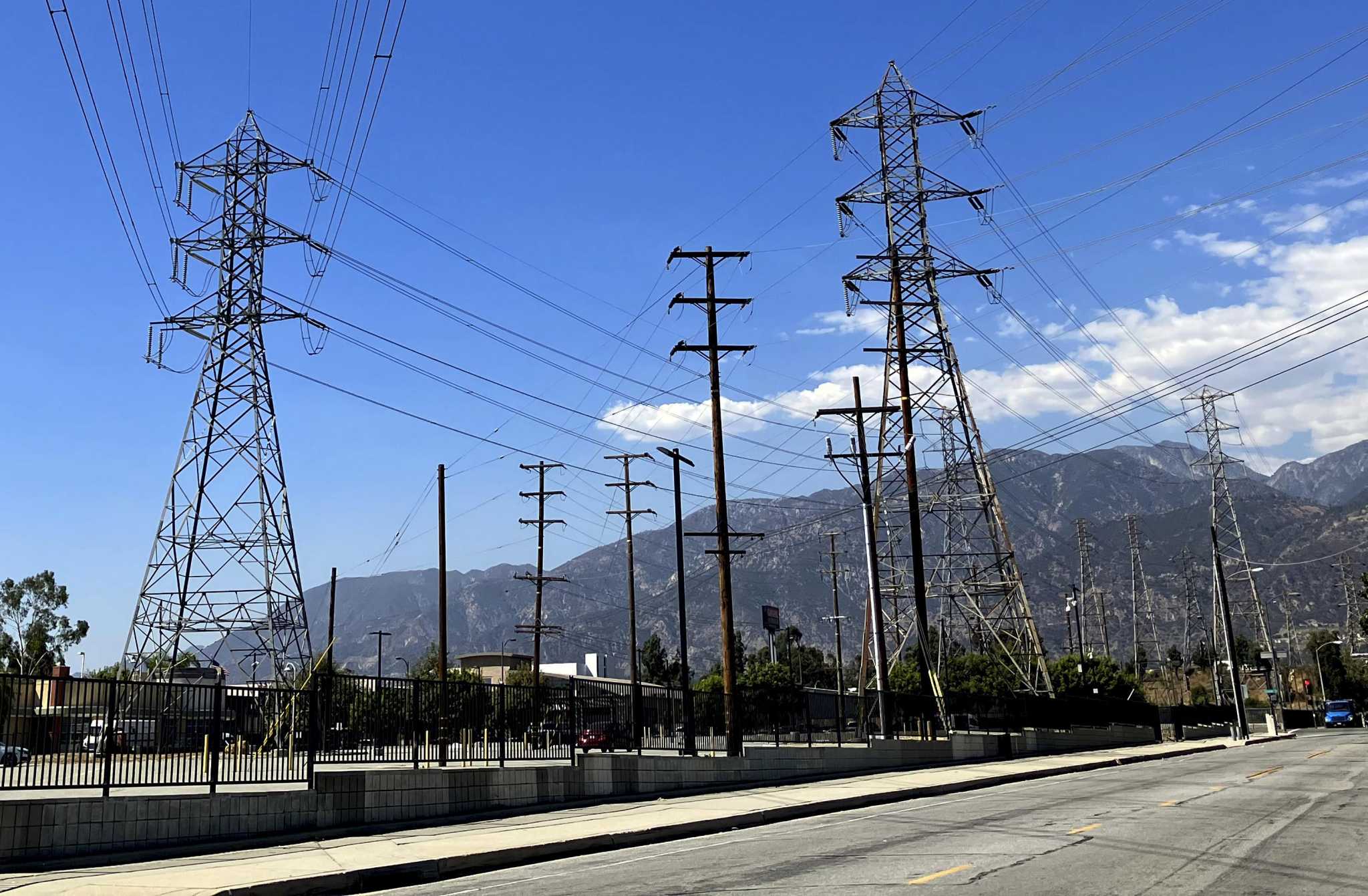 California heat wave: Chance of rolling blackouts rises sharply starting Monday - Vimarsana News