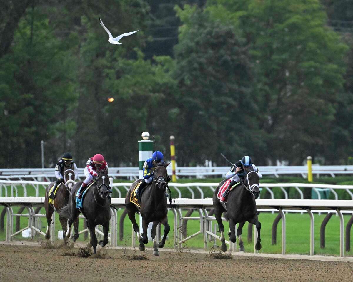 Brothers Mo Strike, Gulfport to battle in closing day feature