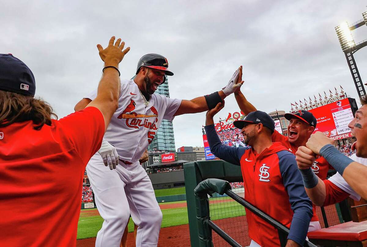 Cardinals' Albert Pujols slams his way closer to Yankees' Alex