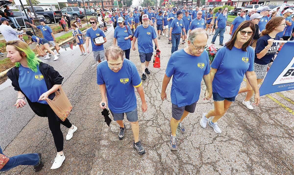 Weather cuts crowd for Granite City Labor Day parade, but participants