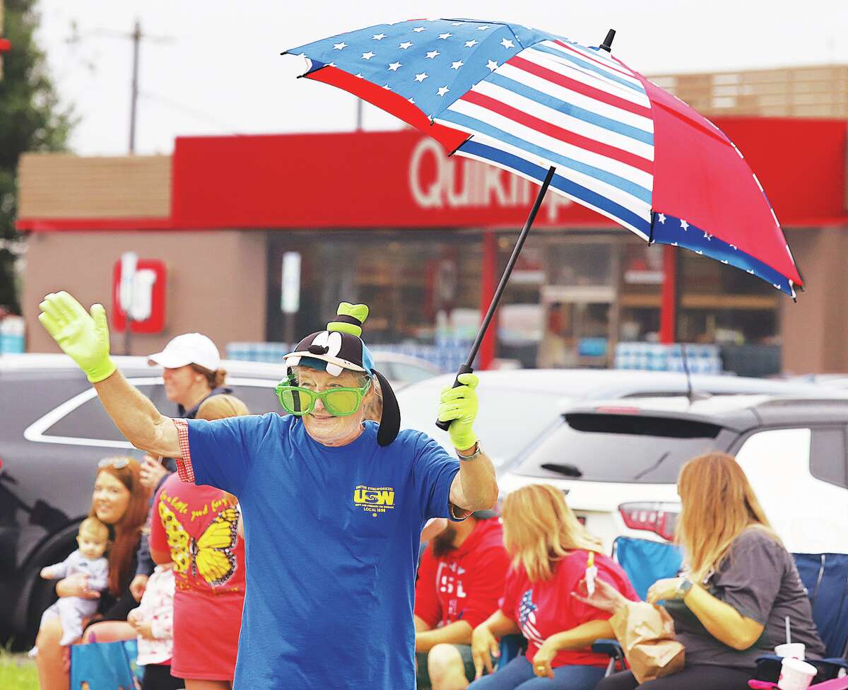 Weather cuts crowd for Granite City Labor Day parade, but participants
