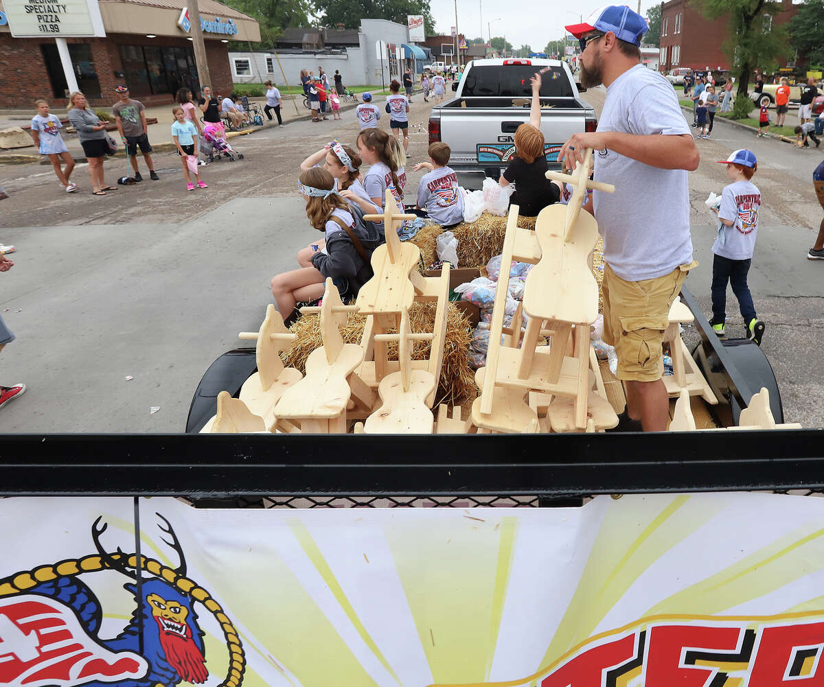 Weather cuts crowd for Granite City Labor Day parade, but participants