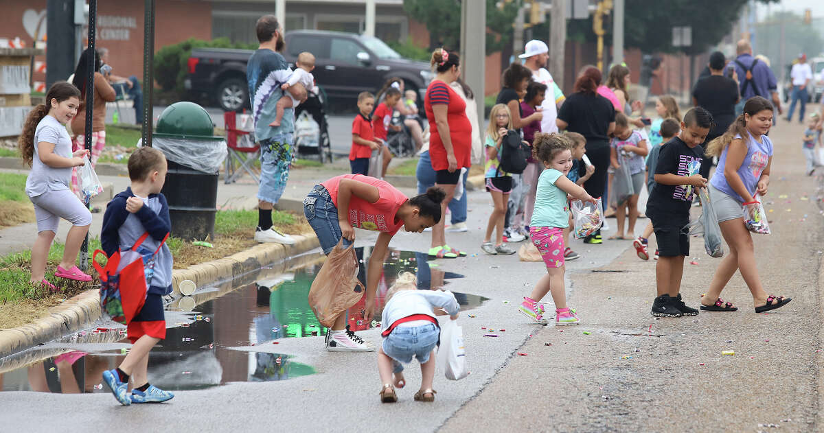 Weather cuts crowd for Granite City Labor Day parade, but participants