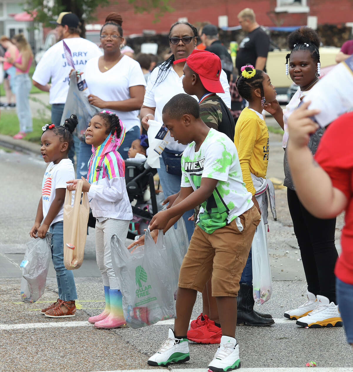 Weather cuts crowd for Granite City Labor Day parade, but participants