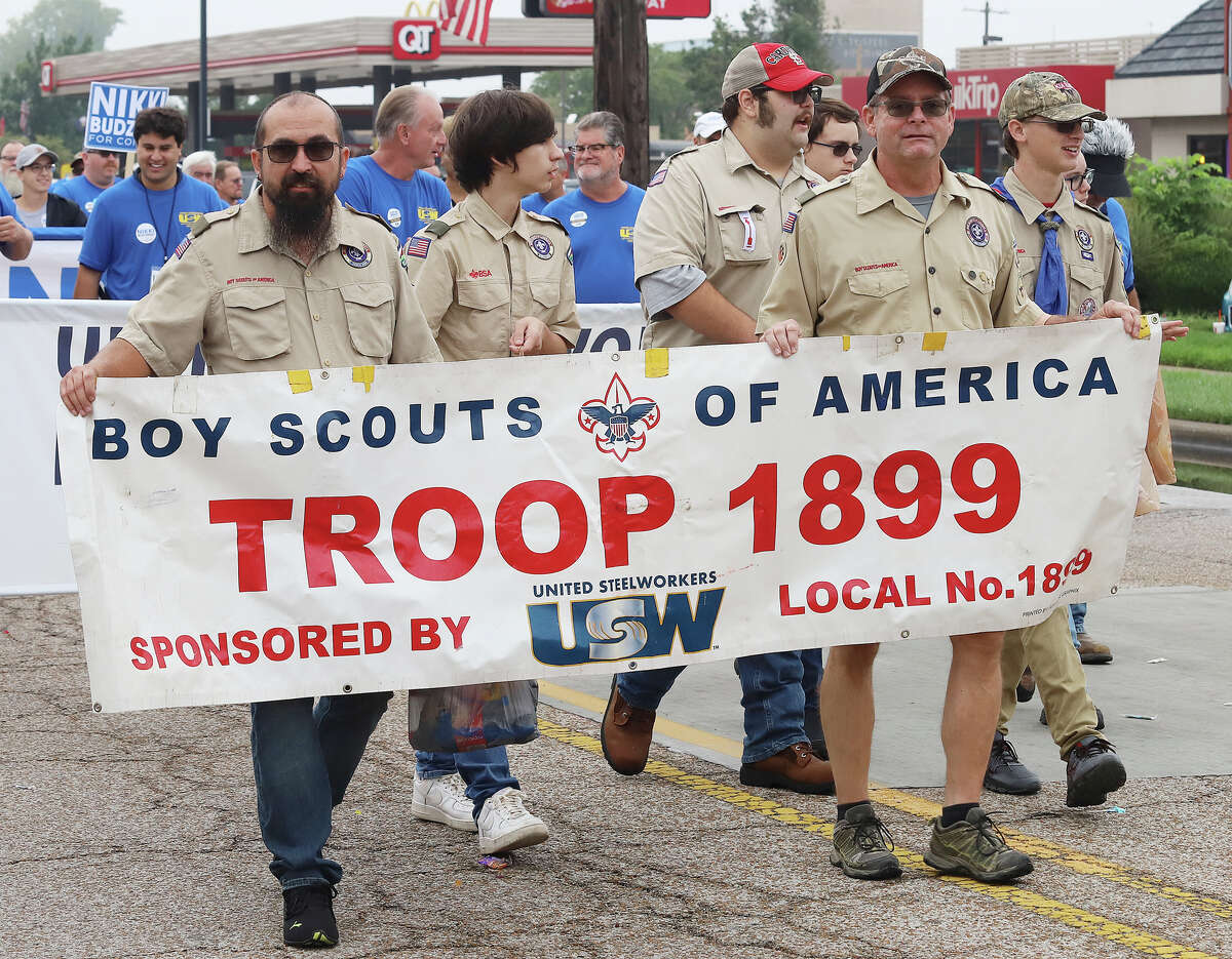 Weather cuts crowd for Granite City Labor Day parade, but participants