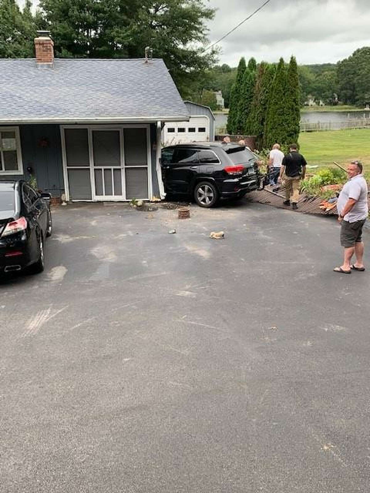East Lyme police Jeep plows into Flanders Road home