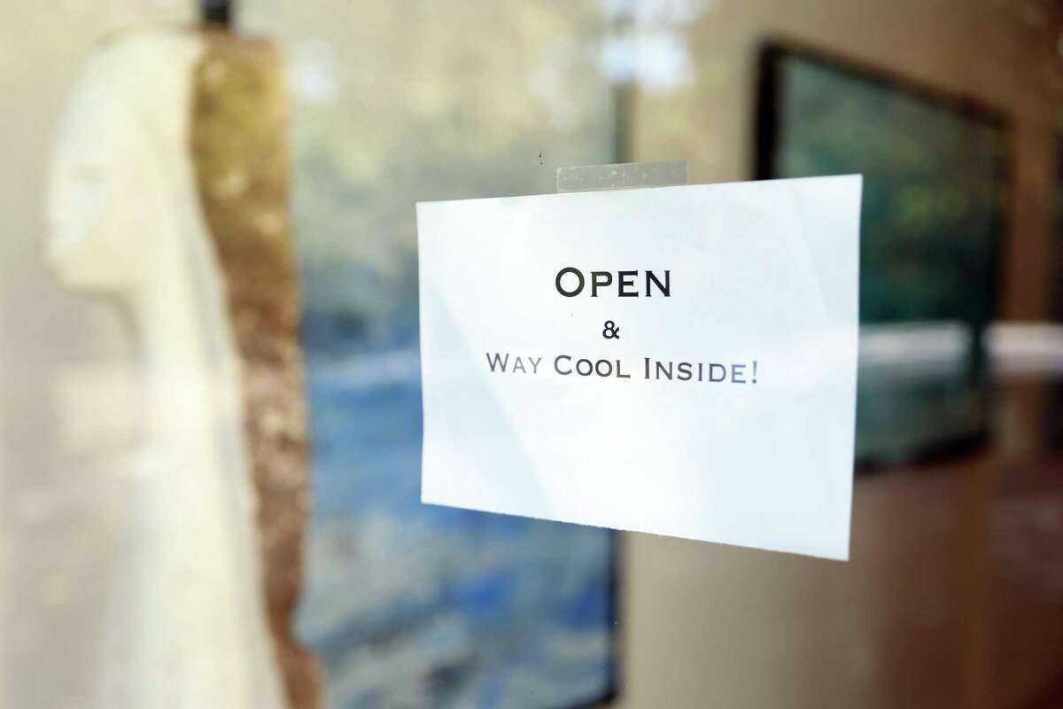 Monday, September 5, 2022 in Healdsburg, Calif. A sign on the door of the Lori Austin Gallery invites people to enjoy the art and the air conditioning in 113 degrees Celsius.