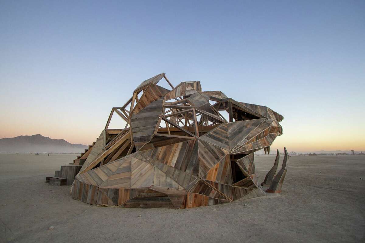 "perturbar mi sueño" Anverso de Verseau Sparks, Nev., en Burning Man 2022 en Black Rock Desert de Gerlach, Nev.