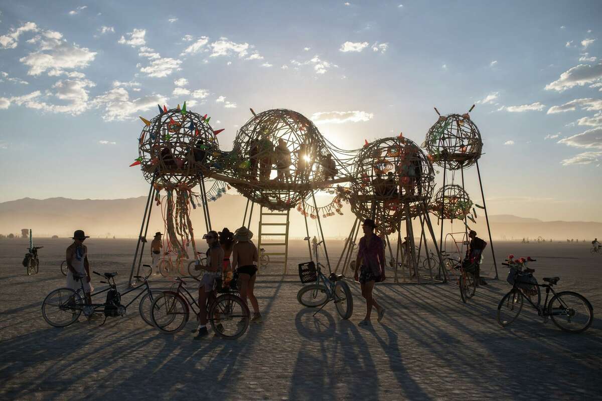 "buque mebuyano" Por Leeroy New y Luca Parolari de Manila, Filipinas en Burning Man 2022 en Black Rock Desert de Gerlach, Nevada.