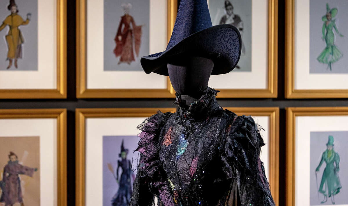 Susan Hilferty was inspired by coal when creating Elphaba's main costume for the musical