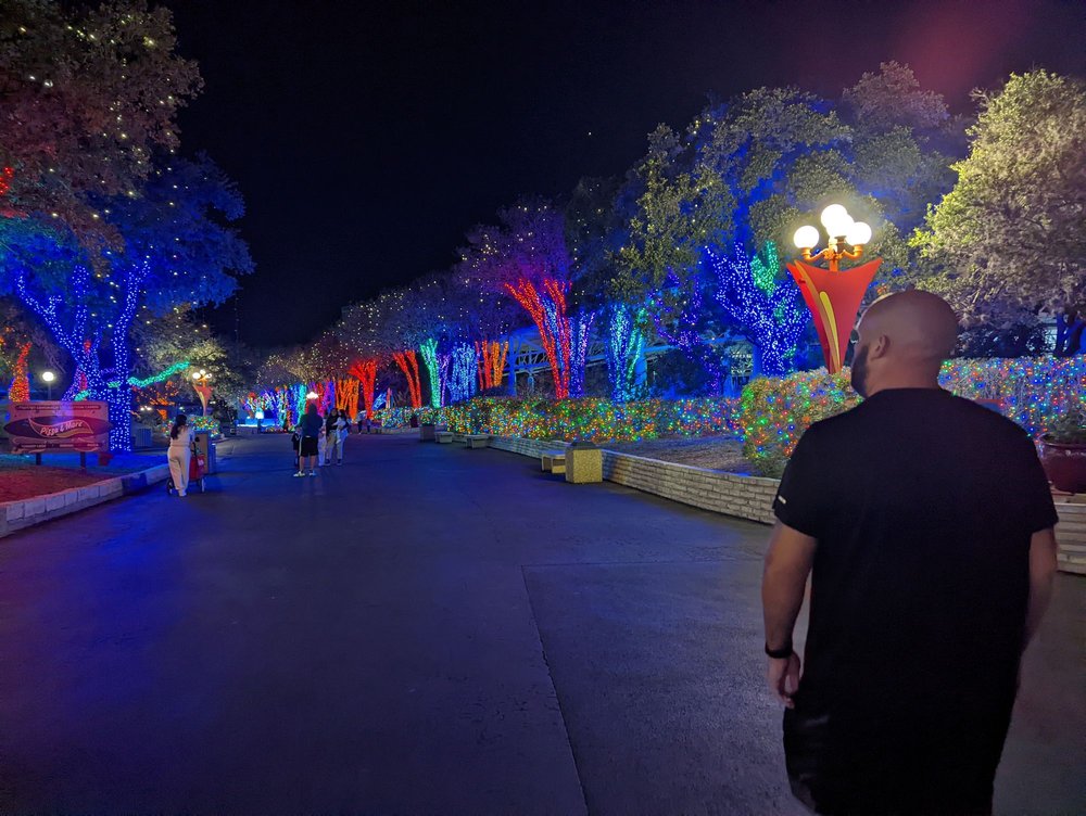 SeaWorld San Antonio closes due rainy chilly weather