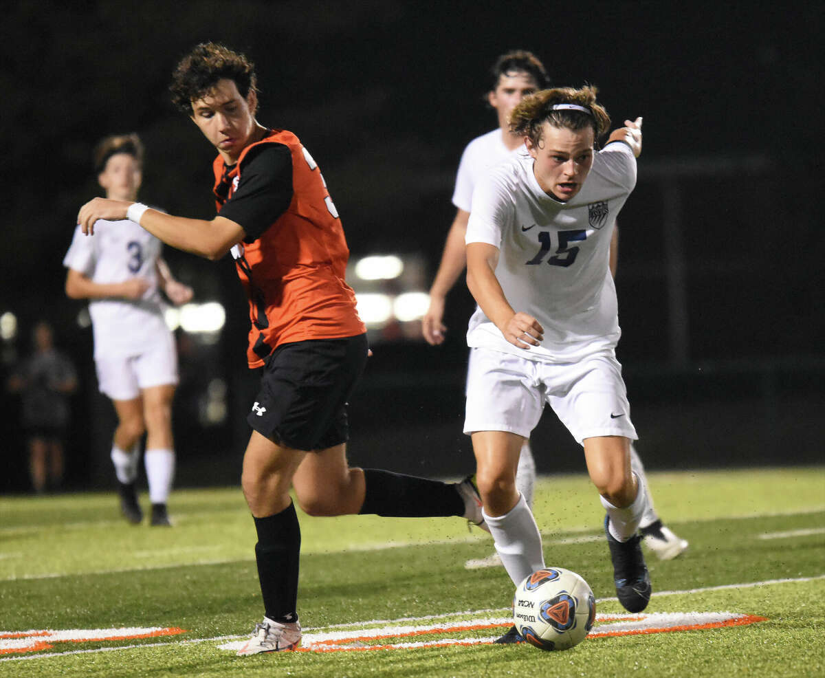 Edwardsville's 17-game win streak against Belleville East snapped