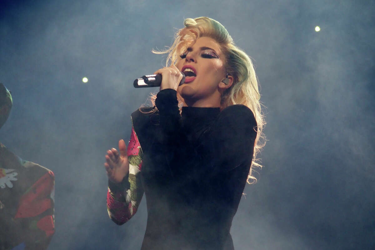 Η ποπ τραγουδίστρια Lady Gaga (Stefani Joanne Angelina Germanotta) εμφανίζεται κατά τη διάρκεια της παγκόσμιας περιοδείας της Joanne στο Mediolanum Forum. Assago, 18 Ιανουαρίου 2018