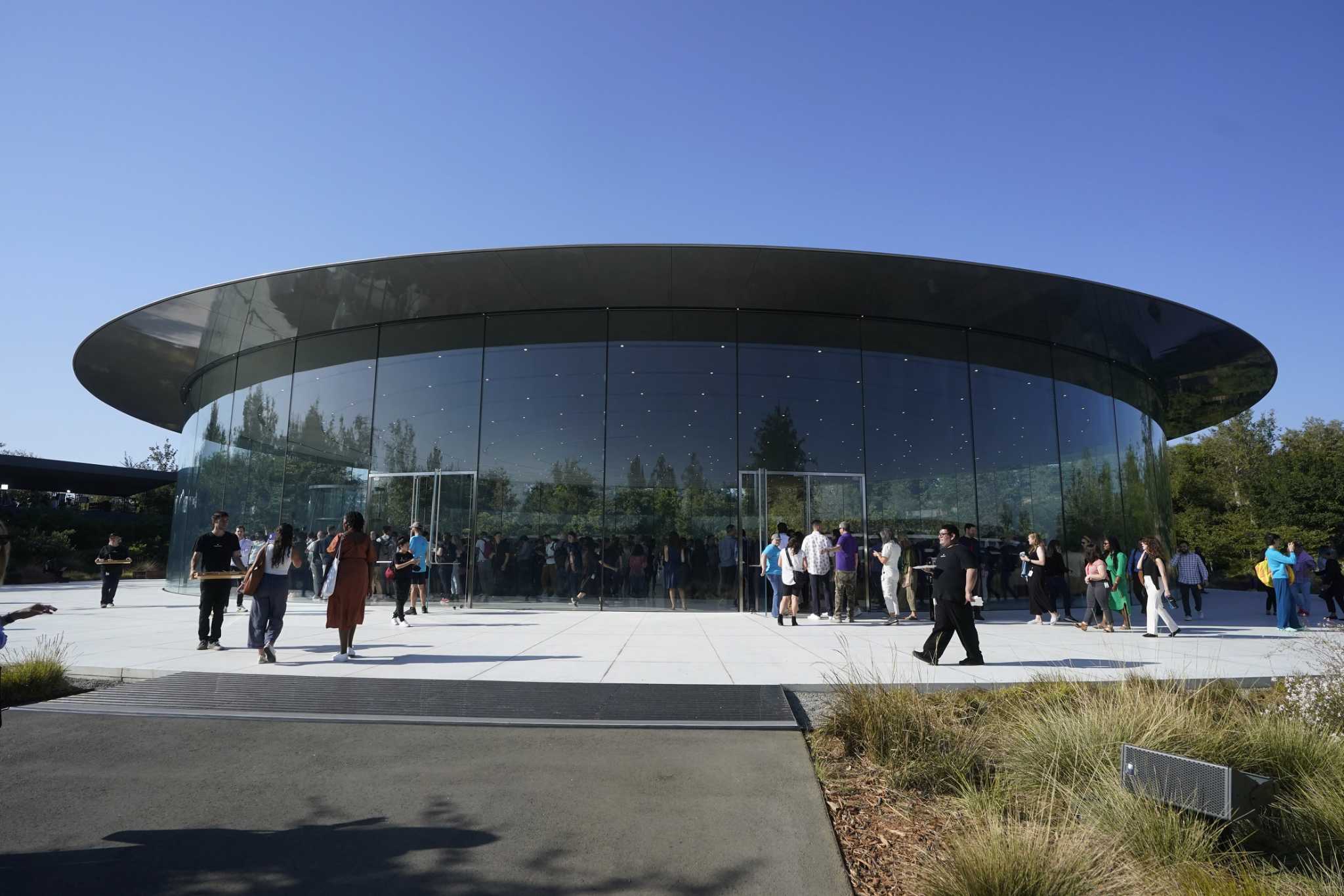 Ex-Apple Employee Admits Defrauding Tech Giant Of $17 Million