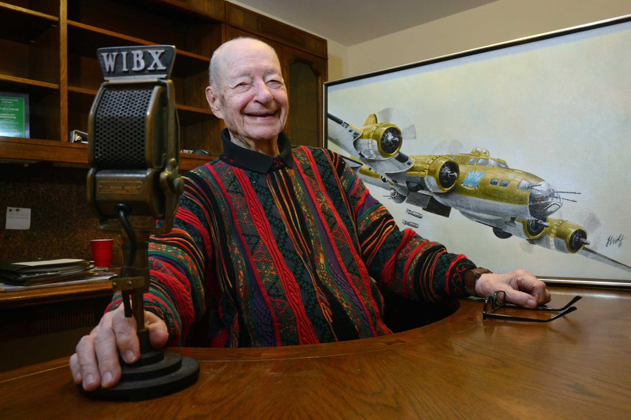 Trumbull resident Frank Boyle, WWII vet who worked for years in radio, dies at 96 - Vimarsana News