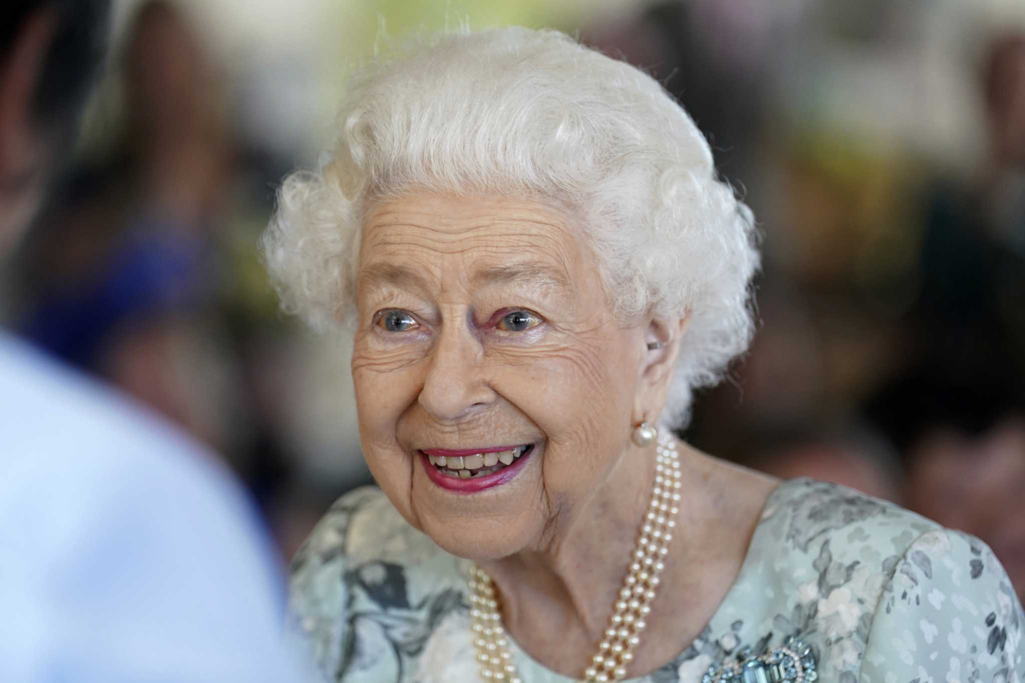Queen Elizabeth II under medical care as family gathers - Vimarsana News