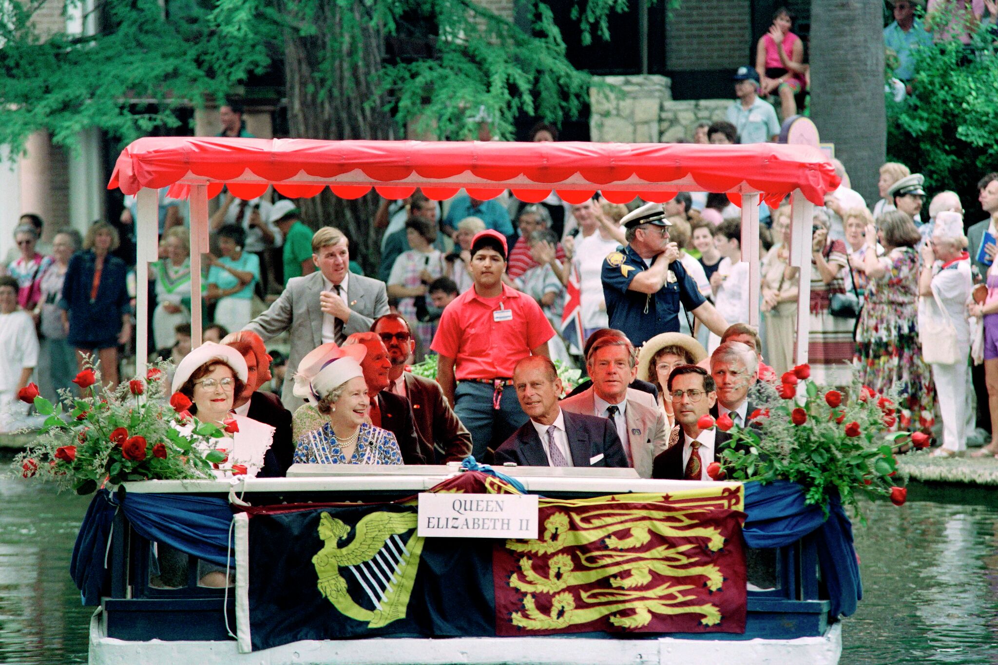 Queen Elizabeth II visited San Antonio in 1991 - Vimarsana News