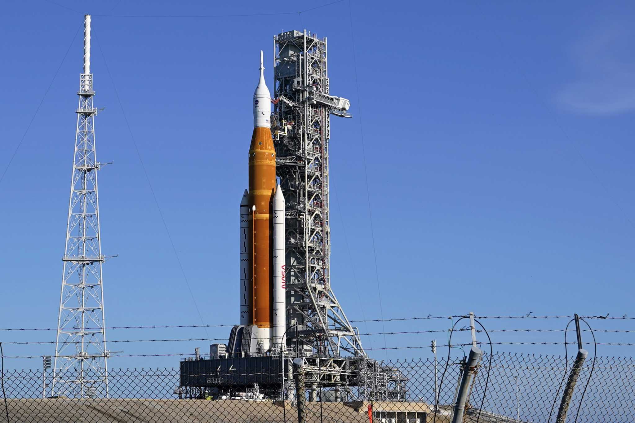 NASA fixing moon rocket leaks, hoping for Sept. launch try