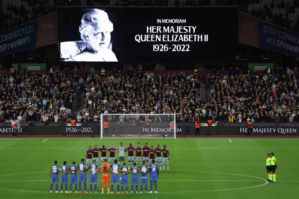 Team players stand on the pitch during minutes silence following the death of Queen Elizabeth II prior the Group B Europa Conference League soccer match between West Ham and FCSB Steaua Bucharest at London Stadium in London, Thursday, Sept. 8, 2022.
