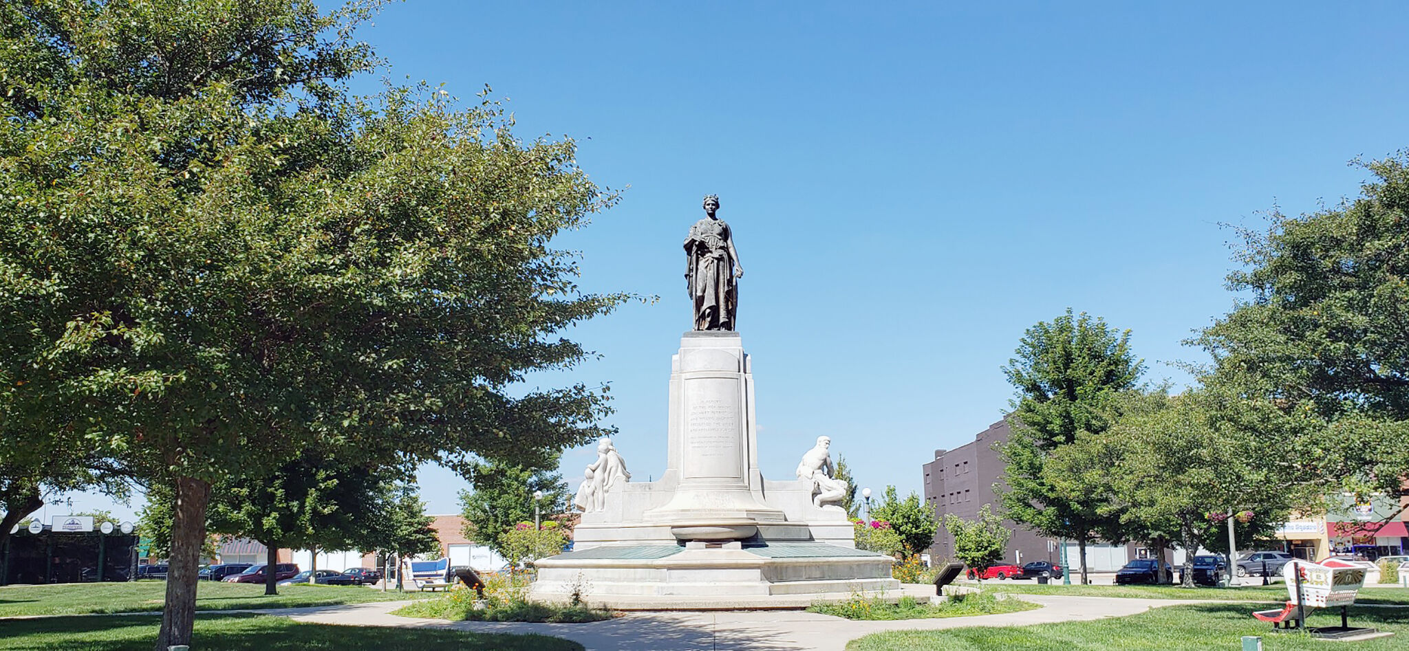 Sculptor Crunelle's work is monumental JournalCourier