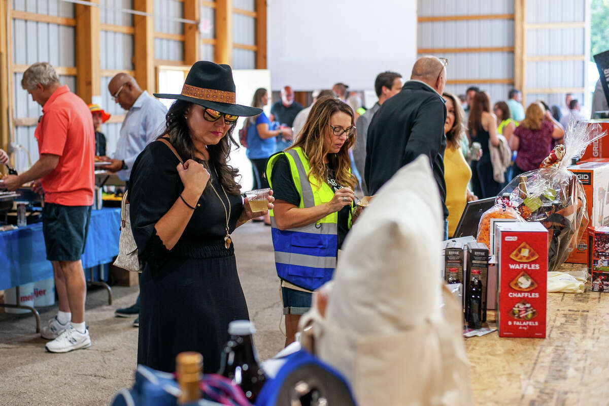 SEEN Raising funds for the Midland County Habitat for Humanity