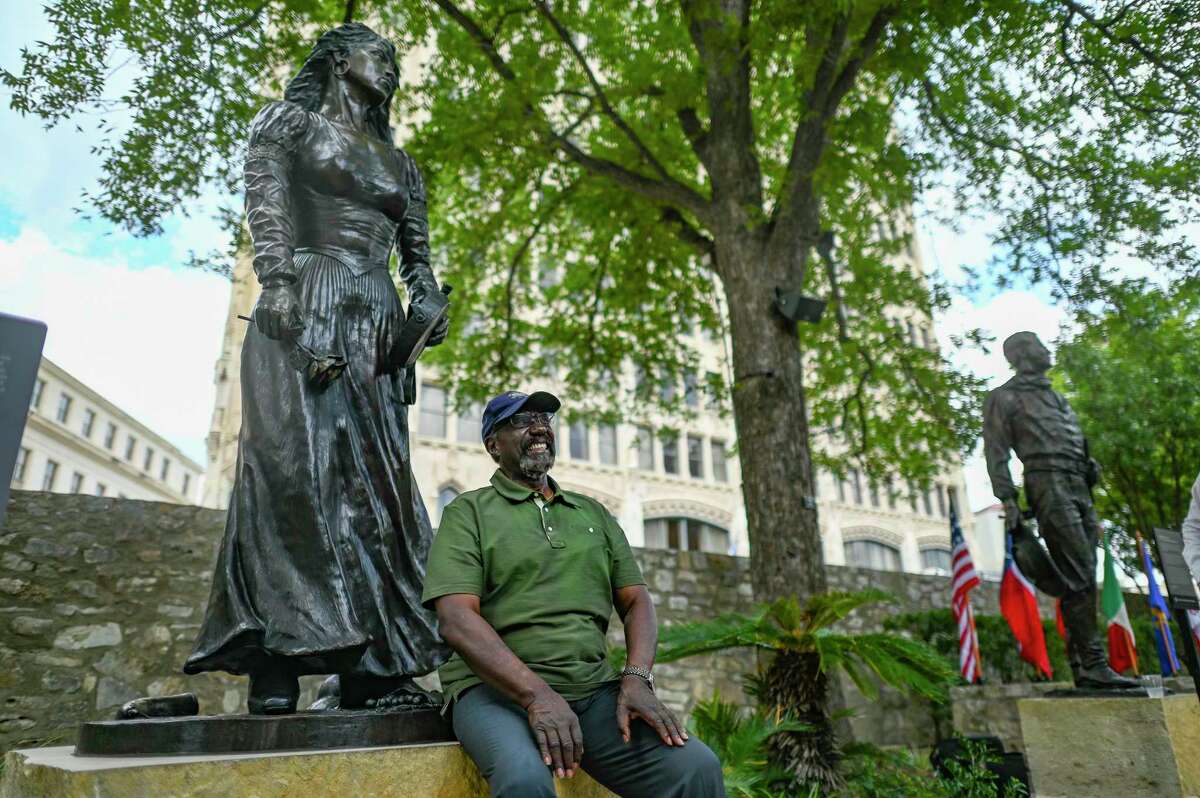 Alamo unveils first statues of African American figures of the Texas ...