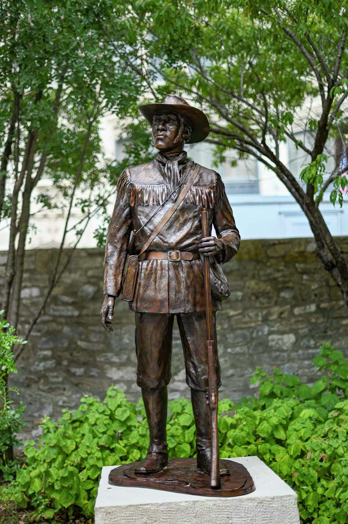 Alamo unveils first statues of African American figures of the Texas ...