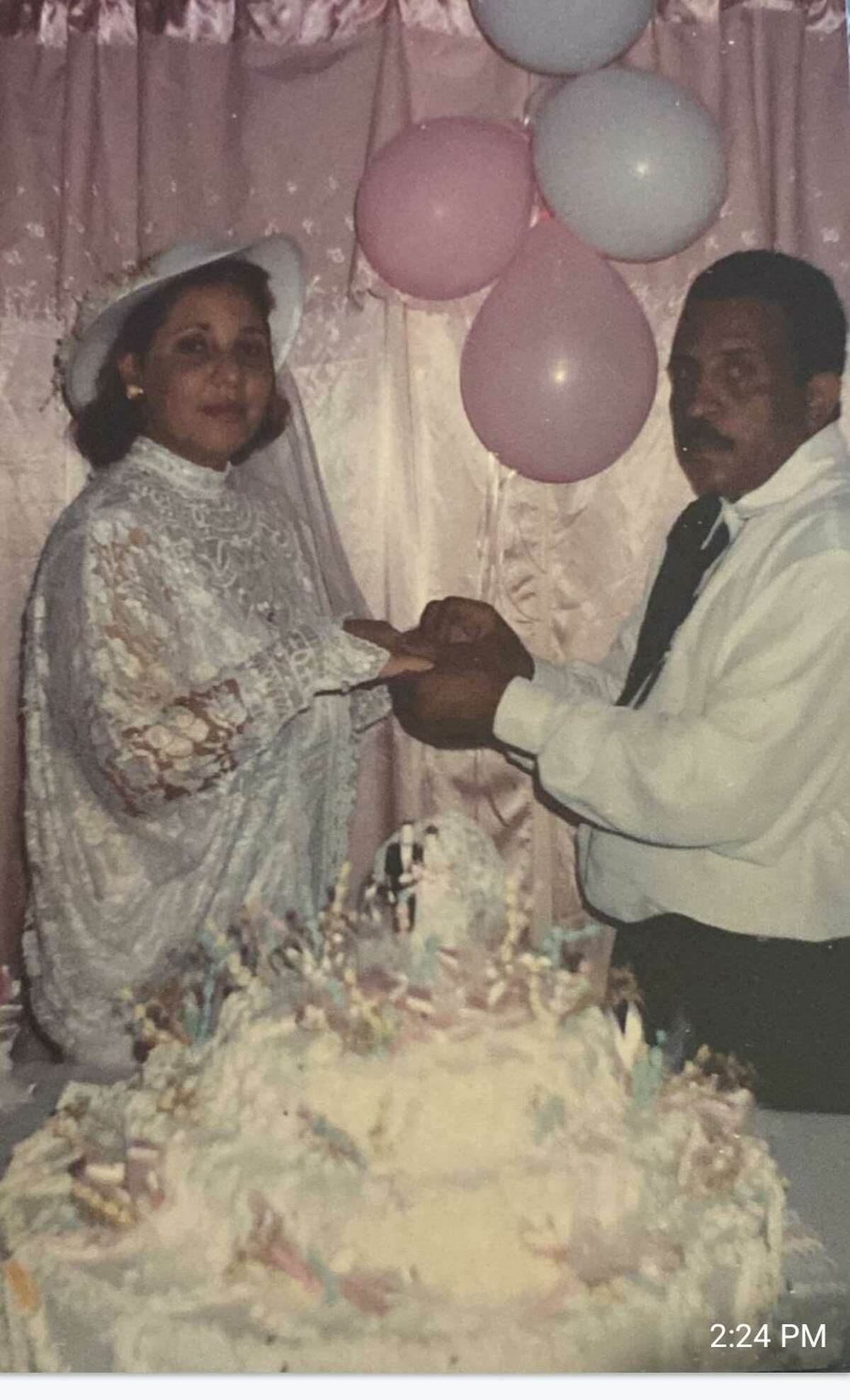 Vielka Jimenez de Reyes and her late husband, Roberto Reyes, on their wedding day in 1997 in the Dominican Republic.
