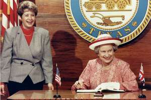 Houstonians mourn Queen Elizabeth II, remember her visit to MFAH, Johnson Space Center